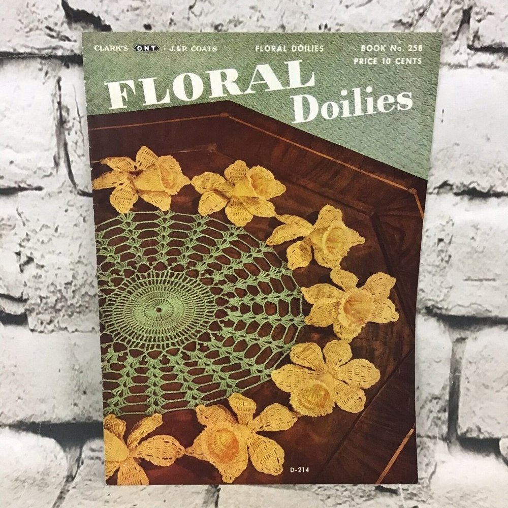 Floral Doilies‎ Clarks Pattern Book No. 258 The Spool Cotton Co Vintage 1949